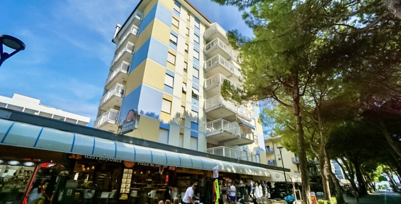 CONDOMINIO VANIA SUD – Garage doppio a 200 mt dal mare in zona Piazzale Zenith